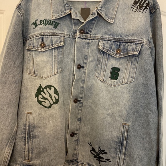 SYX Denim Jacket Custom Embroidered Graphic Front Chest Pocket Blue Men’s XL NWT - Picture 5 of 8